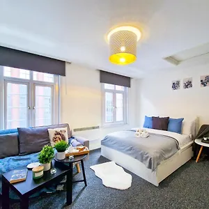 https://spacious-room-with-sofa.brighton-hotels-england.com