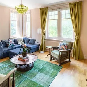 https://three-storey-original-1890s-heritage-home-in.brighton-hotels-england.com